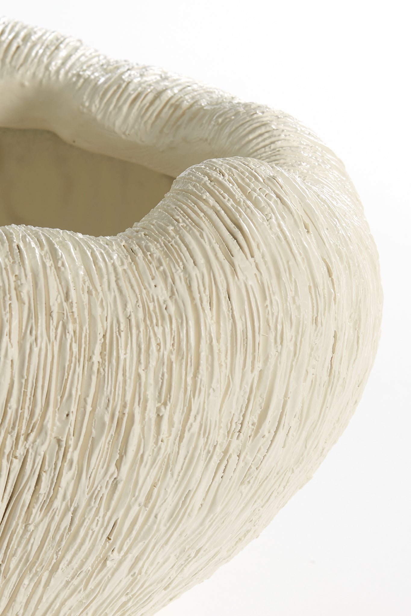 Denisa Decorative Vase in Cream – 39.5x32x24cm – Country of Origin : Netherlands