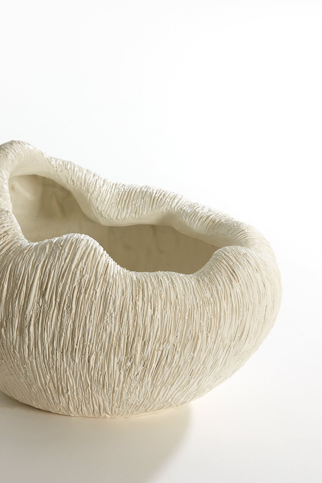 Denisa Decorative Vase in Cream – 34x28x21cm – Country of Origin : Netherlands