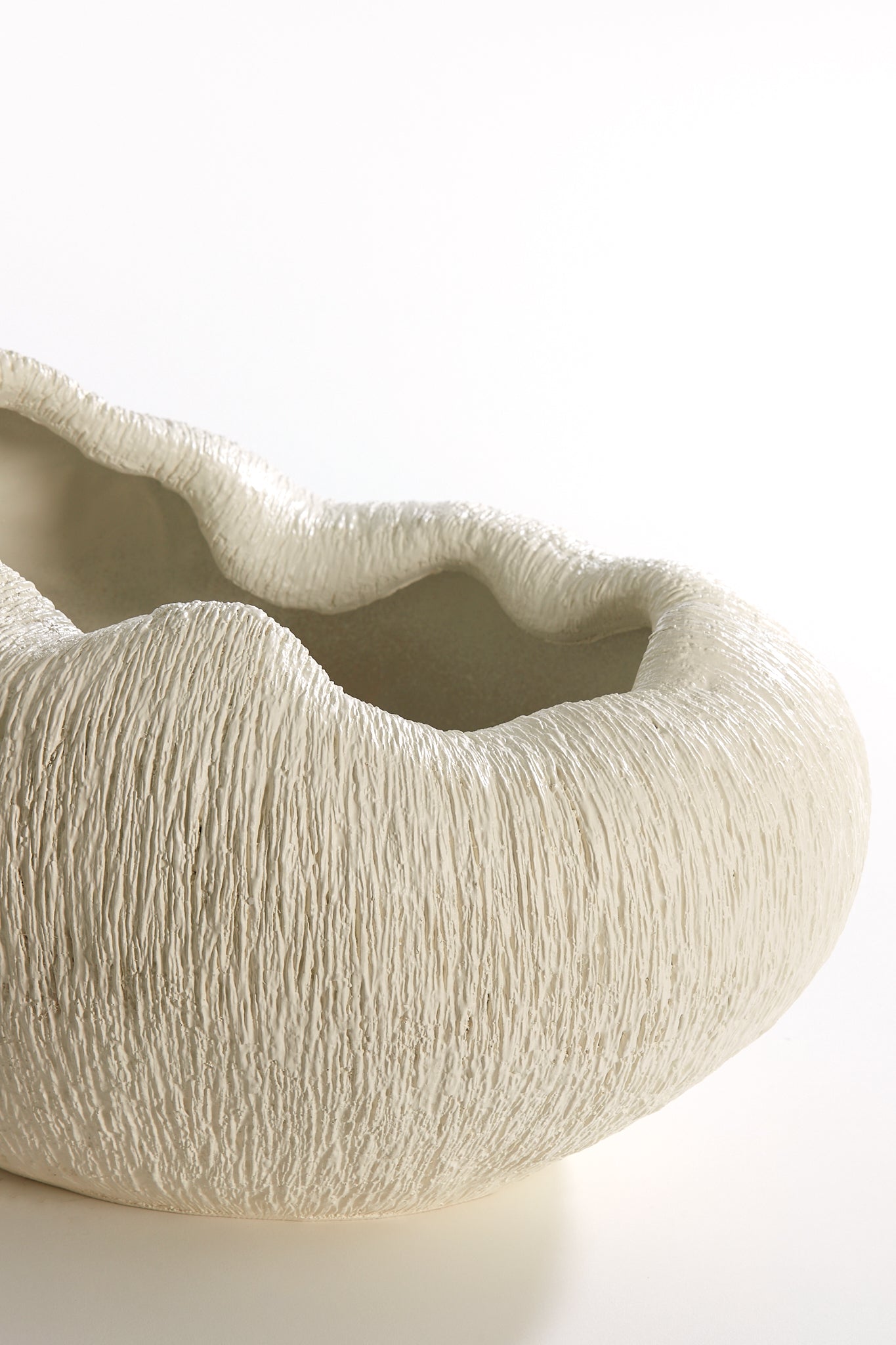 Denisa Decorative Vase in Cream – 39.5x32x24cm – Country of Origin : Netherlands