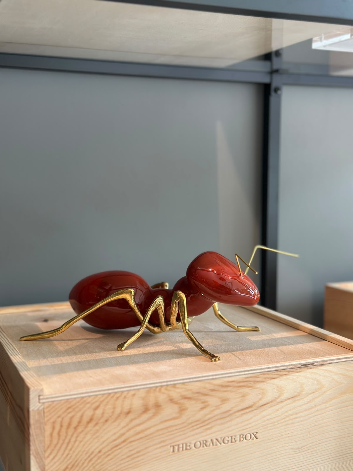Laboratorio d'Estorias Brick Ant with natural brass - Country of Origin: Portugal